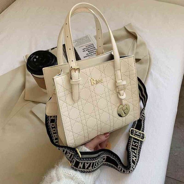 2022 latest models handbag wholesale fashion bag autumn and winter versatile women's one shoulder handbell small square bag
2022 latest models handbag wholesale fashion bag autumn and winter versatile women's one shoulder handbell small square bag