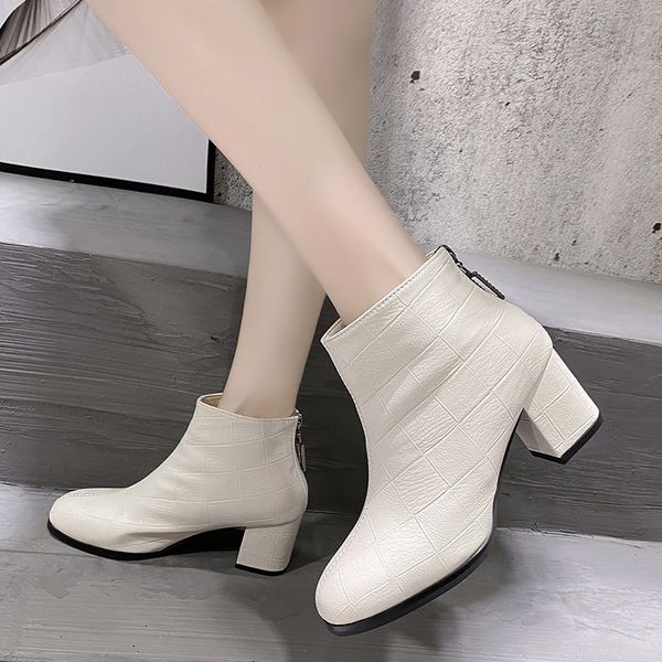 2021 the new quality leather ankle for elegant owmen toe square foot shoes high woman heels winter warm boots ladies opcn, Black
2021 the new quality leather ankle for elegant owmen toe square foot shoes high woman heels winter warm boots ladies opcn, Black