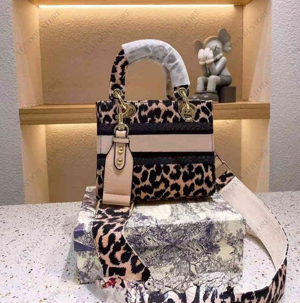 fashion handbag designer women's shoulder bag cross body classic style letter totes bags lady wallet
fashion handbag designer women's shoulder bag cross body classic style letter totes bags lady wallet