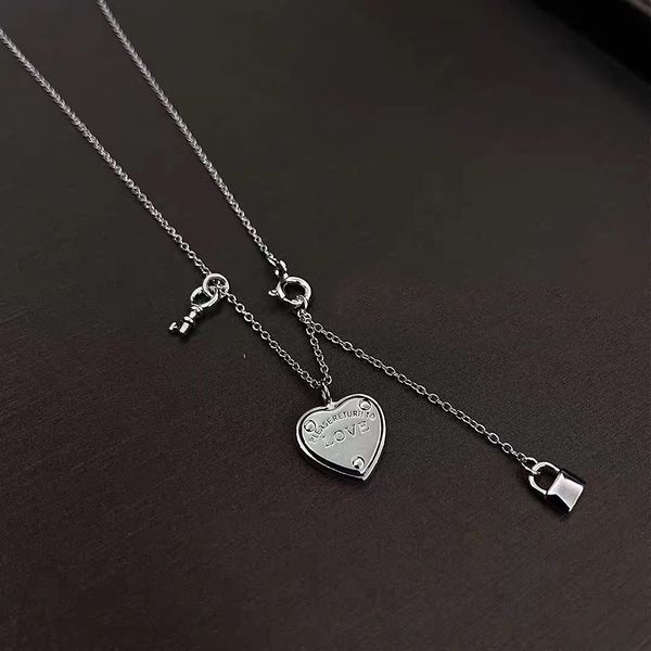 2022 brand original jewelry designer necklace mini love zircon pendant women's personality simple high-end sweater chain, Silver
2022 brand original jewelry designer necklace mini love zircon pendant women's personality simple high-end sweater chain, Silver