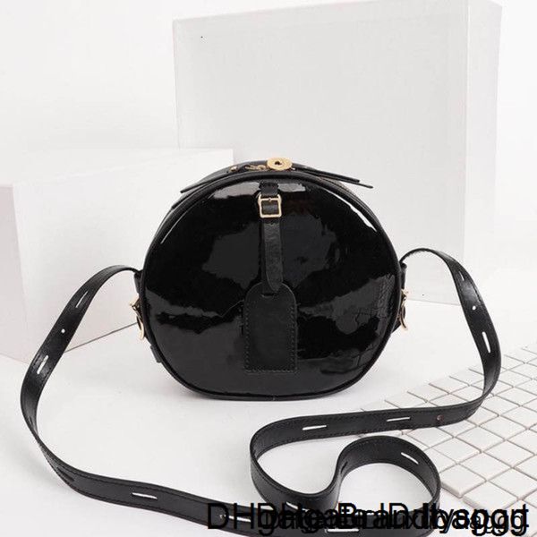 handbag flowers patent leather letters wristlet round cakes banquet shoulder bags women purse clutch crossbody bag
handbag flowers patent leather letters wristlet round cakes banquet shoulder bags women purse clutch crossbody bag