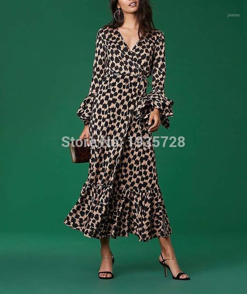 silk v neck wrap style knit leopard midi dress with long flare sleeves & features upper body knit silk & crepe de chine hem1, Black;gray
silk v neck wrap style knit leopard midi dress with long flare sleeves & features upper body knit silk & crepe de chine hem1, Black;gray