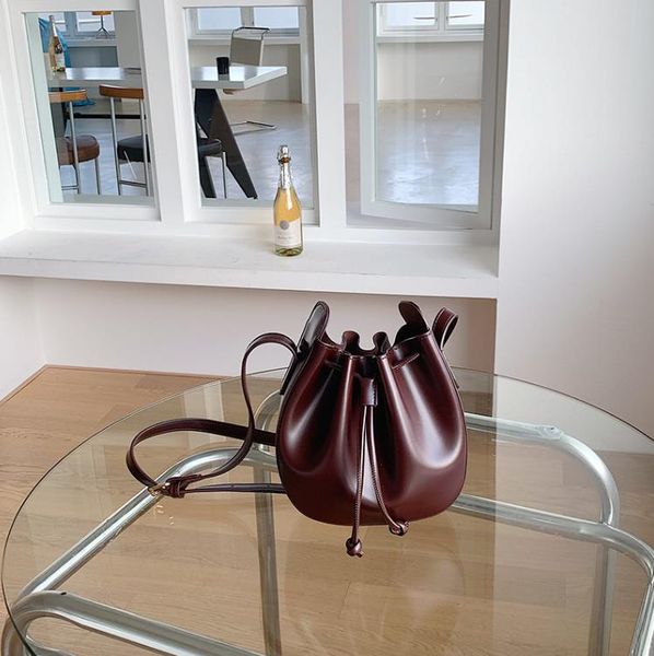 spring/autumn women's bags niche design shoulder pu fashionable crossbody drawstring pleated bucket bag
spring/autumn women's bags niche design shoulder pu fashionable crossbody drawstring pleated bucket bag