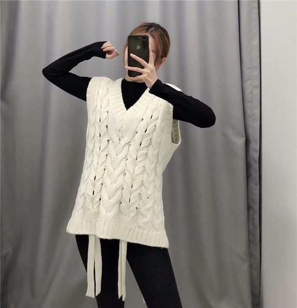 2021 spring new loose solid all match v-neck sleeveless twist knitting women sweater vest, Black;white
2021 spring new loose solid all match v-neck sleeveless twist knitting women sweater vest, Black;white