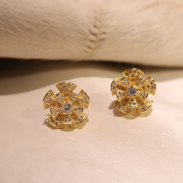 selling brand s925 pure silver rose earrings 5a zircon inlay elegant luxury style prom temperament goddess lady boutique earrings, Golden
selling brand s925 pure silver rose earrings 5a zircon inlay elegant luxury style prom temperament goddess lady boutique earrings, Golden