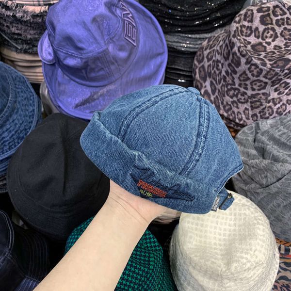 wash spring eaves embroidered landlord's hat, Blue;gray
wash spring eaves embroidered landlord's hat, Blue;gray