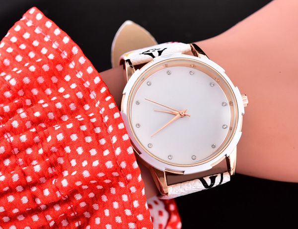 the new ultra-thin diamond ladies watch fashion temperament versatile life waterproof watch leather strap big dial gift, Slivery;brown
the new ultra-thin diamond ladies watch fashion temperament versatile life waterproof watch leather strap big dial gift, Slivery;brown