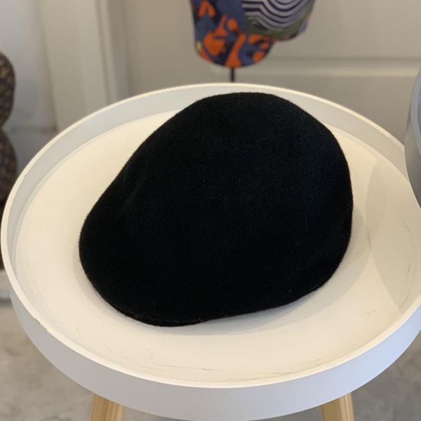 moment 2020 autumn/winter new vintage street style beret wool stitching suede waist both men and women, Blue;gray
moment 2020 autumn/winter new vintage street style beret wool stitching suede waist both men and women, Blue;gray