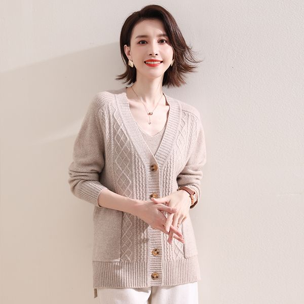 2021 women jackets 100% cashmere goat mesh cardigans sell warm winter women's v-low-cut 4-color jumpers thick sweater button ix16, White;black
2021 women jackets 100% cashmere goat mesh cardigans sell warm winter women's v-low-cut 4-color jumpers thick sweater button ix16, White;black