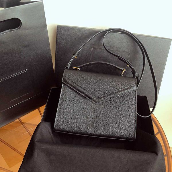 m40780made in real leather clutch purse handbag bag woman bag shoulder bag serial number insid 602716
m40780made in real leather clutch purse handbag bag woman bag shoulder bag serial number insid 602716