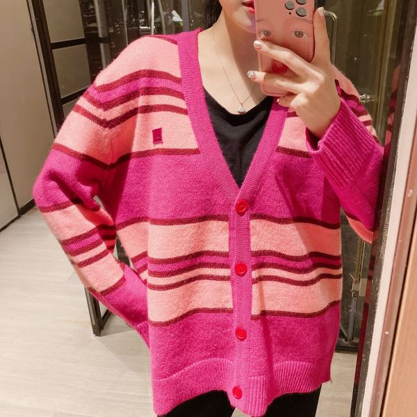 1220 2021 autumn sweater long sleeve v neck pink cardigan brand same style prom fashion luxury womens clothes qiai, White;black
1220 2021 autumn sweater long sleeve v neck pink cardigan brand same style prom fashion luxury womens clothes qiai, White;black