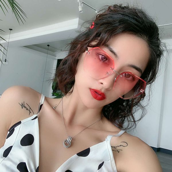 sunglasses ultraviolet 2019 anti new women's frameless glasses fashion net, White;black
sunglasses ultraviolet 2019 anti new women's frameless glasses fashion net, White;black