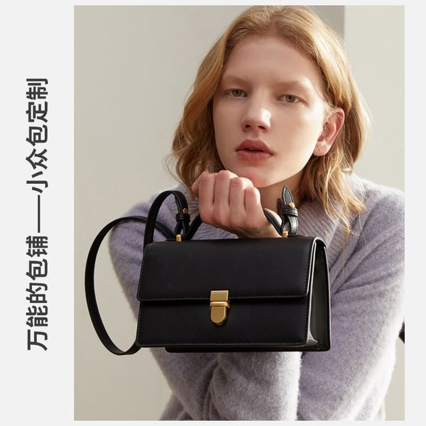 red valley official website small light luxury designer style simple portable bag women's spring and summer 2020 new counter
red valley official website small light luxury designer style simple portable bag women's spring and summer 2020 new counter