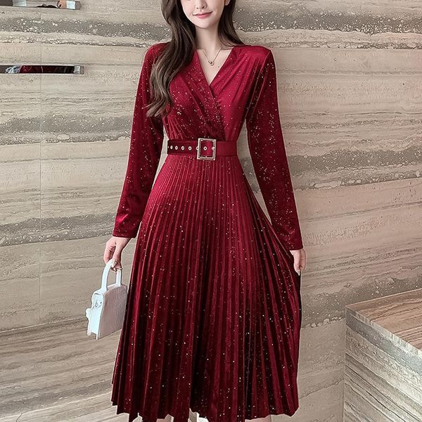 elegant winter velvet dress women pleated belt v neck long sleeves autumn french vintage black red blue calf length dresses 2020, Black;gray
elegant winter velvet dress women pleated belt v neck long sleeves autumn french vintage black red blue calf length dresses 2020, Black;gray