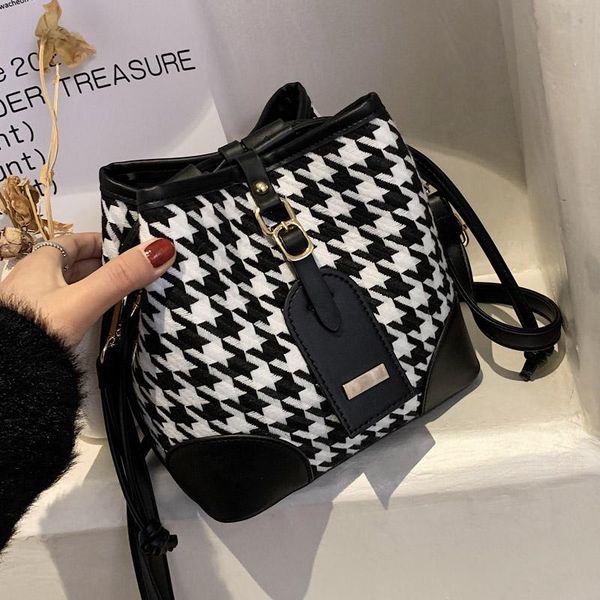 niche design new fashion retro female bag western shoulder bag fall/winter woolen houndstooth crossbody bucket width: 20.5cm
niche design new fashion retro female bag western shoulder bag fall/winter woolen houndstooth crossbody bucket width: 20.5cm
