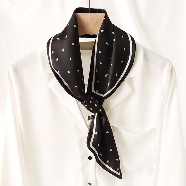 scarves 2021 women animal novelty 60cm-80cm winter hijab korean version small silk with like decoration, Blue;gray
scarves 2021 women animal novelty 60cm-80cm winter hijab korean version small silk with like decoration, Blue;gray
