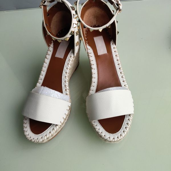 european big name luxury goods, style women's sandal fine heel shoes, sandals, formal , woven sole genuine leather, more color, Black
european big name luxury goods, style women's sandal fine heel shoes, sandals, formal , woven sole genuine leather, more color, Black