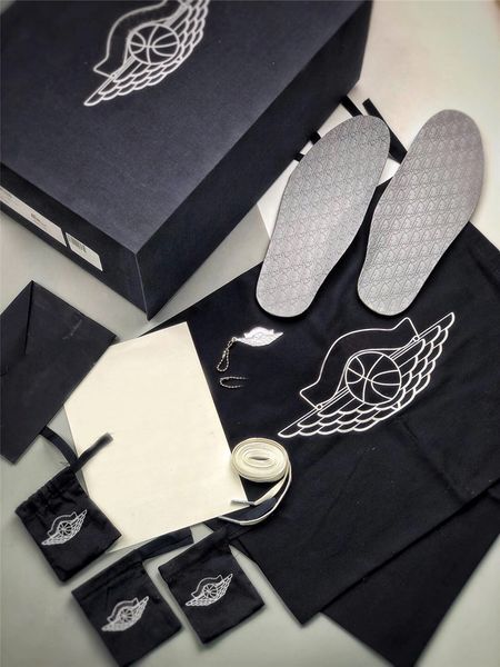 2021 authentic 1 high og low outdoor shoes man woman 1s wolf grey sail pn dust white with original box with dust bag cn8607-002
2021 authentic 1 high og low outdoor shoes man woman 1s wolf grey sail pn dust white with original box with dust bag cn8607-002