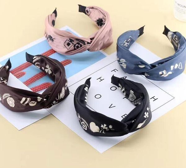 2021 women fashion c-letter hair hoop classics wide-brimmed knotted hairhoops women print cross knot hairbands hair accessories, Silver
2021 women fashion c-letter hair hoop classics wide-brimmed knotted hairhoops women print cross knot hairbands hair accessories, Silver