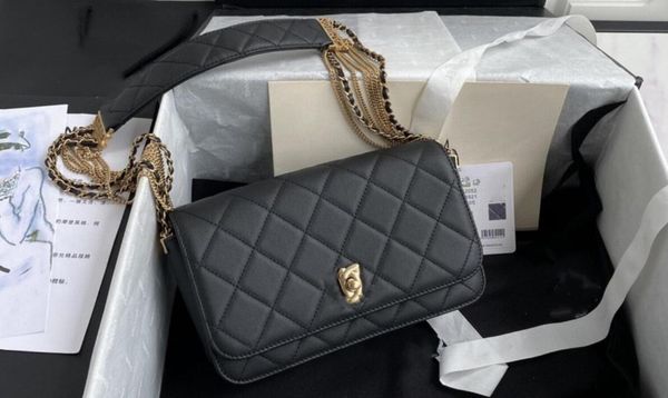 luxury fashion cowhide ladies luxury chain makeup finishing bag mini shoulder messenger bag factory direct brand female bag four13*21*7
luxury fashion cowhide ladies luxury chain makeup finishing bag mini shoulder messenger bag factory direct brand female bag four13*21*7