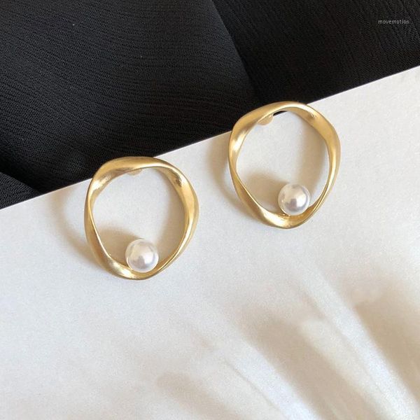 simple twisted geometry small pearl stud earrings elegant temperament women's wedding gold color earrings fashion jewelry gift1, Golden;silver
simple twisted geometry small pearl stud earrings elegant temperament women's wedding gold color earrings fashion jewelry gift1, Golden;silver