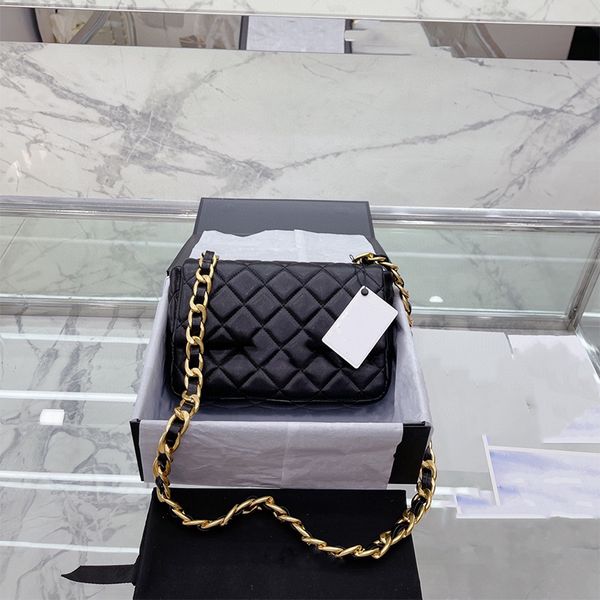 2022 the new flip cover chain mini shoulder bag black genuine leather diamond lattice quilt outdoor sacoche designer diagonal bag retro luxu
2022 the new flip cover chain mini shoulder bag black genuine leather diamond lattice quilt outdoor sacoche designer diagonal bag retro luxu