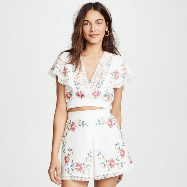 2019 summer two piece set women embroidery floral cotton patchwork lace short pants suits + high waist shorts ensemble femme t200702, White
2019 summer two piece set women embroidery floral cotton patchwork lace short pants suits + high waist shorts ensemble femme t200702, White