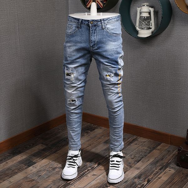 2021 new newly designer fashion light blue elastic printed men ripped denim pencil pants streetwear hip hop jeans homme cim1
2021 new newly designer fashion light blue elastic printed men ripped denim pencil pants streetwear hip hop jeans homme cim1