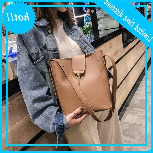 one shoulder women's new fashion korean versatile messenger large capacity simple water bucket bag
one shoulder women's new fashion korean versatile messenger large capacity simple water bucket bag