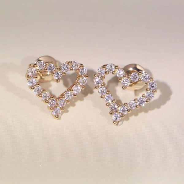 2021 micro inlay hollow out diamond earrings simple fashion earrings stainless steel jewelry women heart earrings wholesale no allergy, Golden;silver
2021 micro inlay hollow out diamond earrings simple fashion earrings stainless steel jewelry women heart earrings wholesale no allergy, Golden;silver
