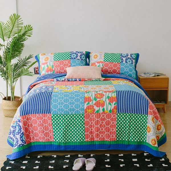 quality floral patchwork quilt set 3pcs quilted bedding cotton quilts bed covers aircondition bedspread king size coverlet
quality floral patchwork quilt set 3pcs quilted bedding cotton quilts bed covers aircondition bedspread king size coverlet