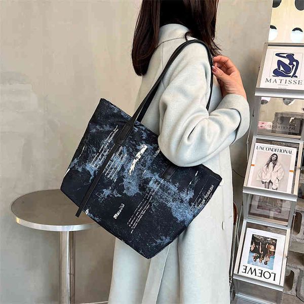 graffiti women's handbag 2021 korean version high-capacity color contrast girl's shoulder bag tide with simple tote bag
graffiti women's handbag 2021 korean version high-capacity color contrast girl's shoulder bag tide with simple tote bag