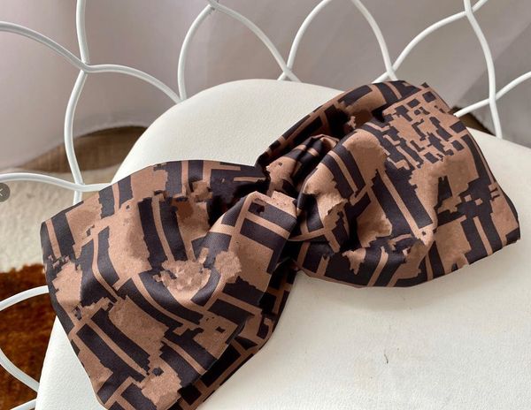 женщины 100% шелковый эластичный тюрбан головной шарф повязка на повязку хорошее качество дизайнерское письмо повязки волос полосы волос заг, Blue;gray
женщины 100% шелковый эластичный тюрбан головной шарф повязка на повязку хорошее качество дизайнерское письмо повязки волос полосы волос заг, Blue;gray