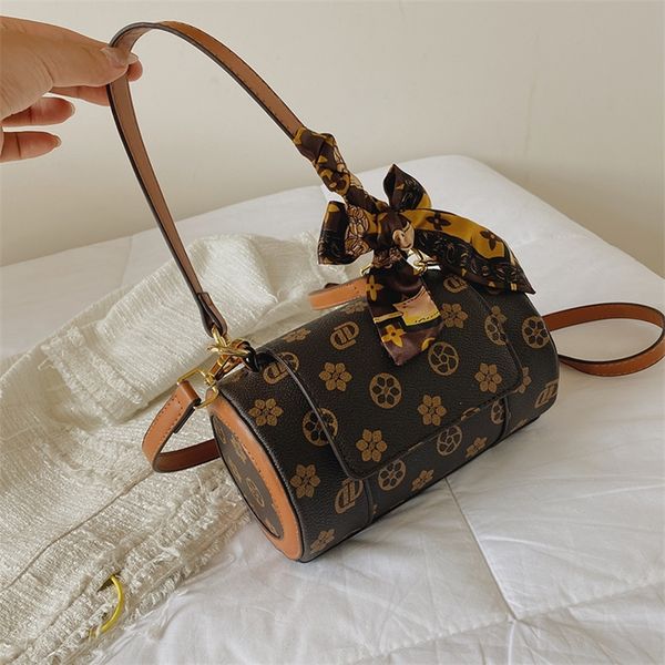 2022 factory wholesale new net red messenger boston women's small fashion korean version texture printed one shoulder armpit bag nilo
2022 factory wholesale new net red messenger boston women's small fashion korean version texture printed one shoulder armpit bag nilo