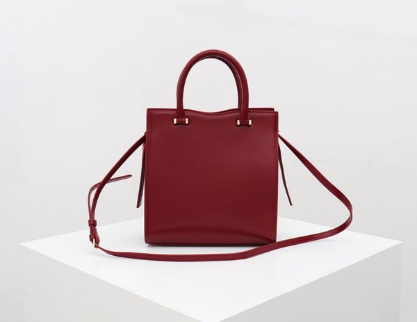 2020 female bag designer portable detachable zipper magnetic buckle casual handbag simple fashion korean handbag
2020 female bag designer portable detachable zipper magnetic buckle casual handbag simple fashion korean handbag
