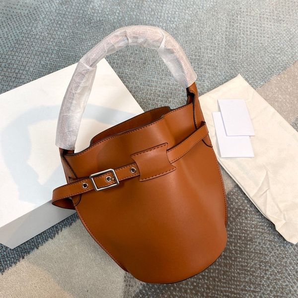 fashion classic bigbag bucket bag ladies elegant large-capacity handbag detachable simple simple solid color single shoulder bag ce2151616
fashion classic bigbag bucket bag ladies elegant large-capacity handbag detachable simple simple solid color single shoulder bag ce2151616