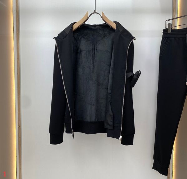 2021 men tracksuits triangle letter printed sets mens fashion jackets + pants suits two pieces set mens comfortable suits size -3xl, Gray
2021 men tracksuits triangle letter printed sets mens fashion jackets + pants suits two pieces set mens comfortable suits size -3xl, Gray