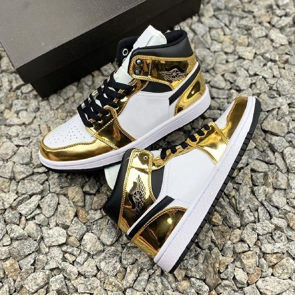 metallic gold 1 mid se 1s jumpman white gold black mens basketball shoes running sports sneaker size us5.5-us11, White;red
metallic gold 1 mid se 1s jumpman white gold black mens basketball shoes running sports sneaker size us5.5-us11, White;red