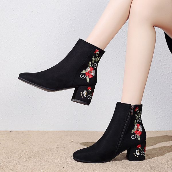 2021 new retro national wind embroidered boots children's short high heel thick with embroidered bare mother women's, Black
2021 new retro national wind embroidered boots children's short high heel thick with embroidered bare mother women's, Black
