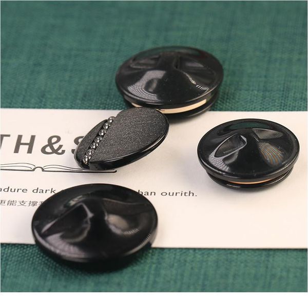 ladies suit coat button for clothing women fashion style pearl shell brand buttons decorative high grade sewing acc bbynqg, Blike;white 
ladies suit coat button for clothing women fashion style pearl shell brand buttons decorative high grade sewing acc bbynqg, Blike;white