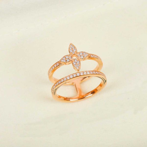 2022 s925 silver charm punk band ring with diamond and flower shape in rose gold plated for women wedding jewelry gift have box stamp ps7406
2022 s925 silver charm punk band ring with diamond and flower shape in rose gold plated for women wedding jewelry gift have box stamp ps7406