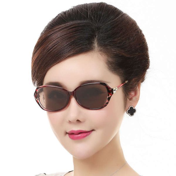 mother elderly man made crystal women eye protection sunshade female sunglasses stone glasses, Black
mother elderly man made crystal women eye protection sunshade female sunglasses stone glasses, Black