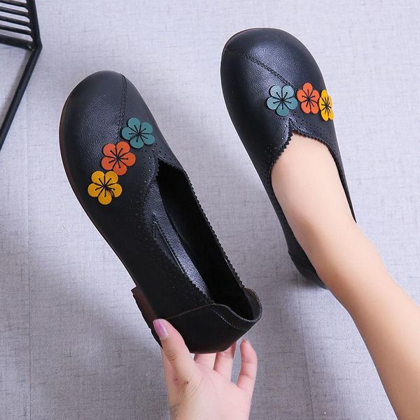 2020 causal shoes woman loafers vintage leather flats black women's moccasins floral autumn women slip on shoes female loafers
2020 causal shoes woman loafers vintage leather flats black women's moccasins floral autumn women slip on shoes female loafers