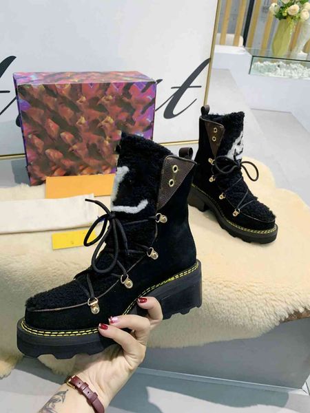 2020 new designer beaubourg ankle boots women fashion desert boot martin boot winter outdoor wool ankle boots with box size 35-42, Black
2020 new designer beaubourg ankle boots women fashion desert boot martin boot winter outdoor wool ankle boots with box size 35-42, Black