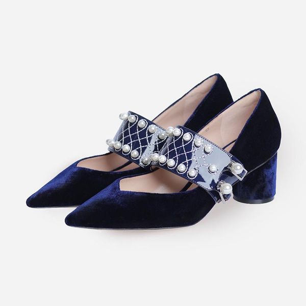 2020 autumn new buckle strap women pumps velvet pointed toe shallow high heels black blue chunky heel peal mary jane shoes
2020 autumn new buckle strap women pumps velvet pointed toe shallow high heels black blue chunky heel peal mary jane shoes