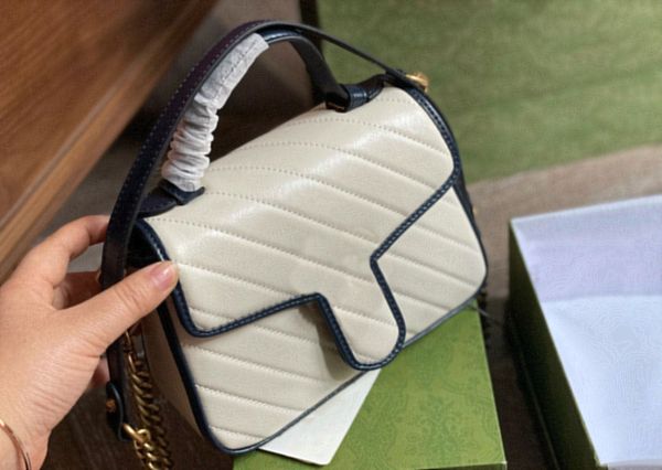 new mini handbags totes cross body bags purse wallet hardware chain white and blue matching design gift box packaging shopping
new mini handbags totes cross body bags purse wallet hardware chain white and blue matching design gift box packaging shopping