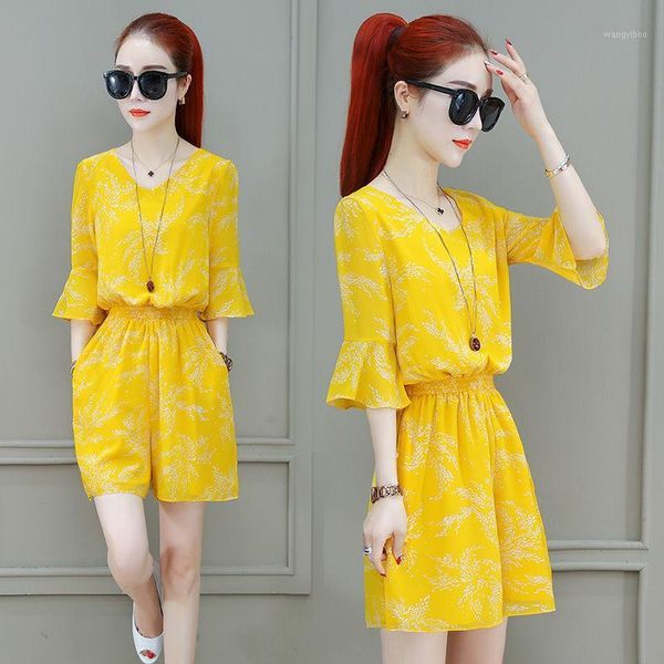 women 2020 summer boho floral rompers female half sleeve v-neck beach short playsuit fashion ladies holiday jumpsuit new l1071, Black;white
women 2020 summer boho floral rompers female half sleeve v-neck beach short playsuit fashion ladies holiday jumpsuit new l1071, Black;white