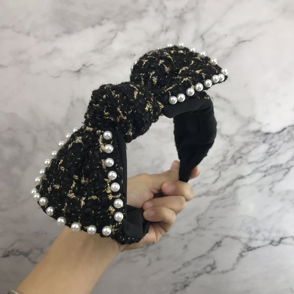 2021 early spring, spring and autumn new hair hoop quality fabric pearl style seiko production fashion hundred temperament ladies hair hoop
2021 early spring, spring and autumn new hair hoop quality fabric pearl style seiko production fashion hundred temperament ladies hair hoop