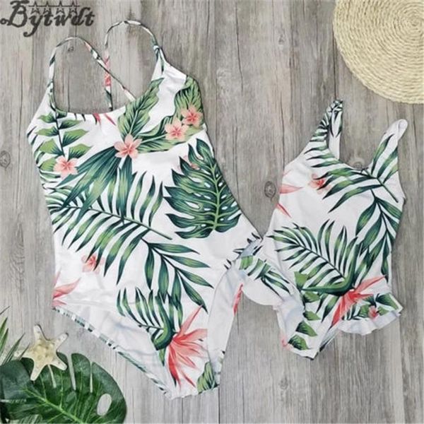 family matching swimsuit new 2020 women baby girls palm leaves printed swimwear mother daughter one-piece bikini family look1, White;black
family matching swimsuit new 2020 women baby girls palm leaves printed swimwear mother daughter one-piece bikini family look1, White;black