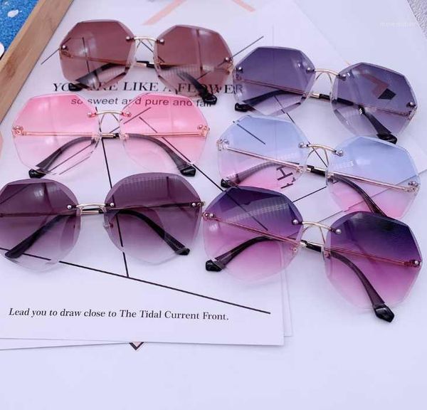 frameless rimless sunglasses gradient sea lens glasses transparent goggles1, White;black
frameless rimless sunglasses gradient sea lens glasses transparent goggles1, White;black